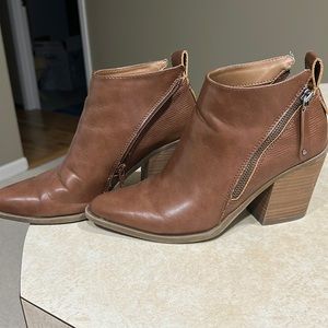 Universal thread brown booties